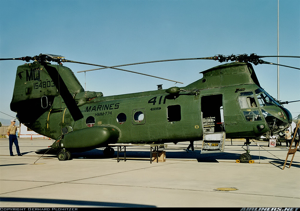 CH-46E Sea Knight Helicopter - Military Aircraft