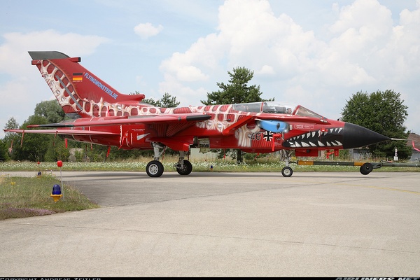 famous-red-planes-photo-album-by-ferrypilot-airliners