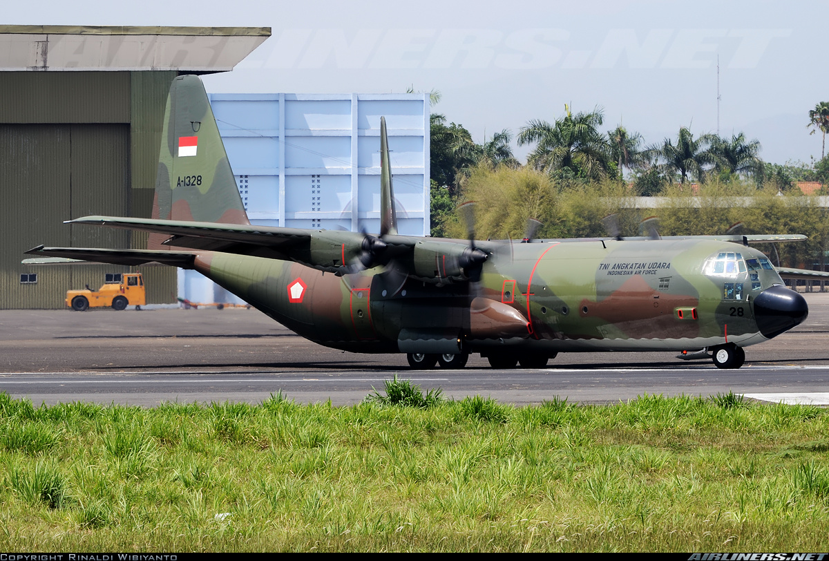 L 100. Lockheed l10e Мадагаскар. 2009 Indonesian Air Force l-100 crash.