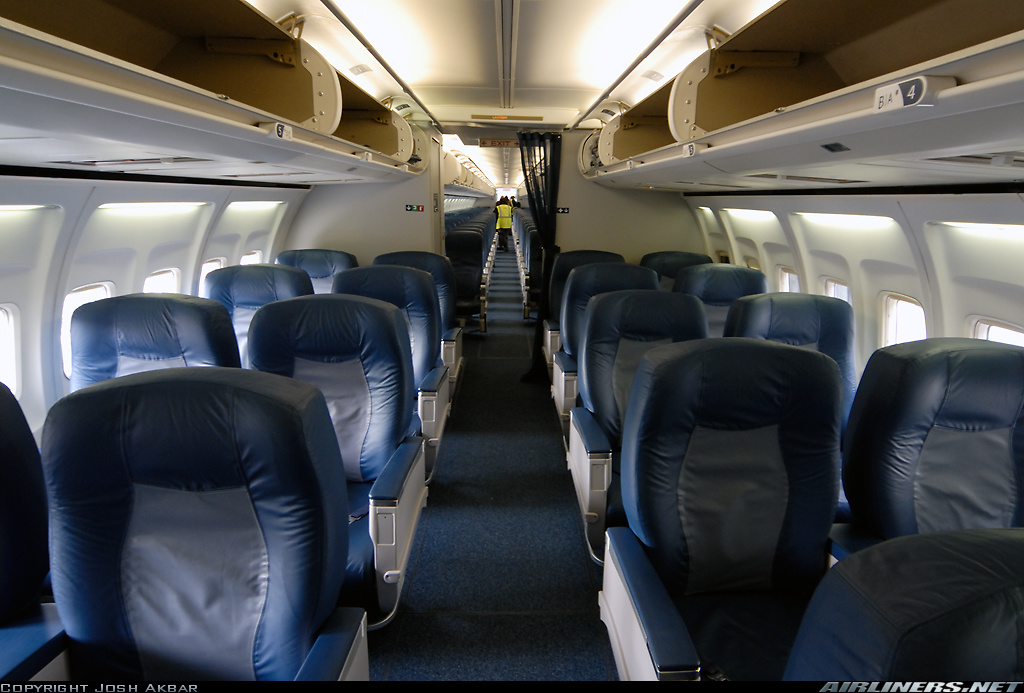 Image 20 of Boeing 757 Interior First Class
