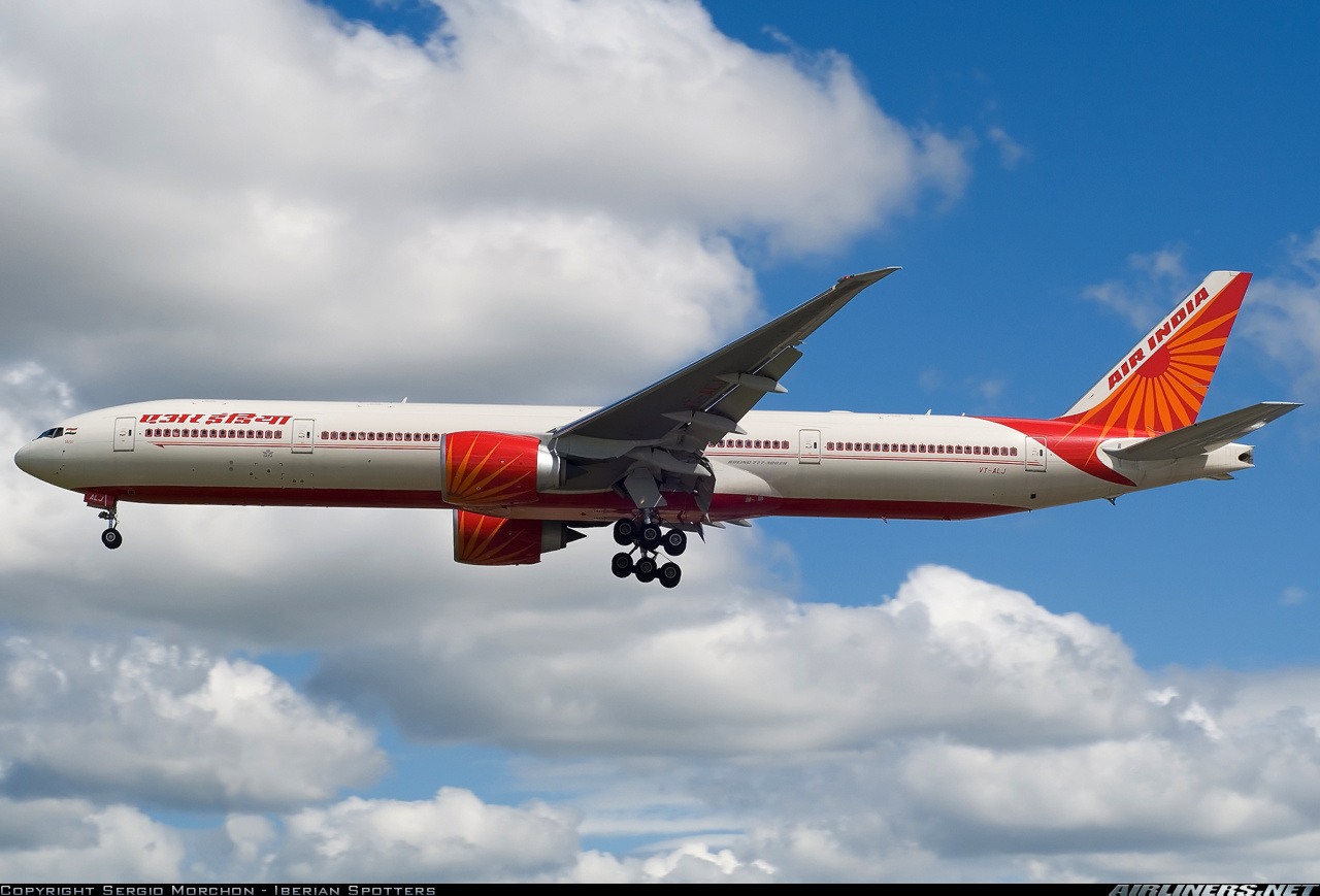 Boeing 777 200 red