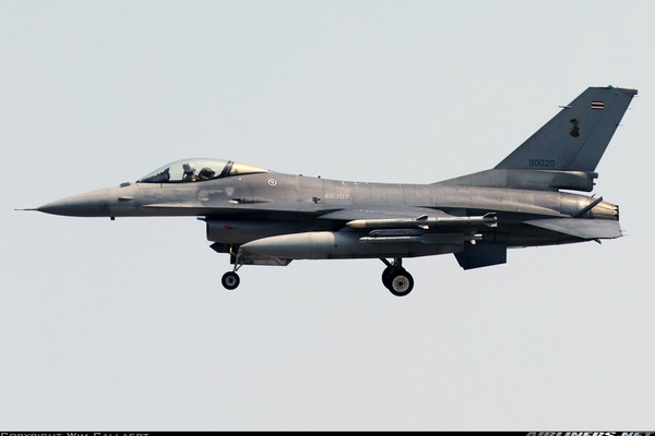 入手困難 CHINA AIR FORCE F-16 401ST ファルコン sddefault.jpg