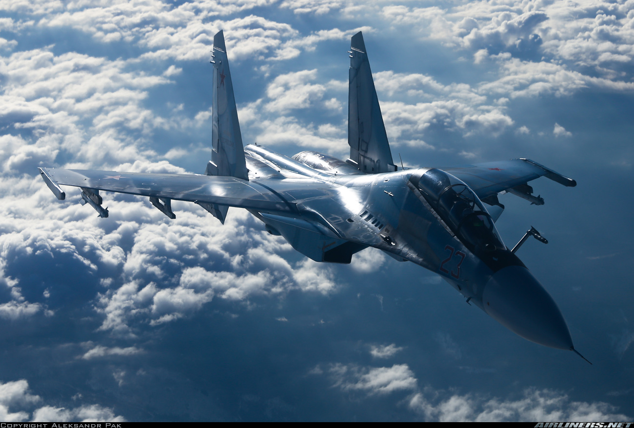 Российские военные самолеты в небе
