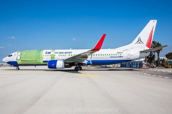 Boeing 737-86J(BDSF) - Spectre Air Capital | Aviation Photo