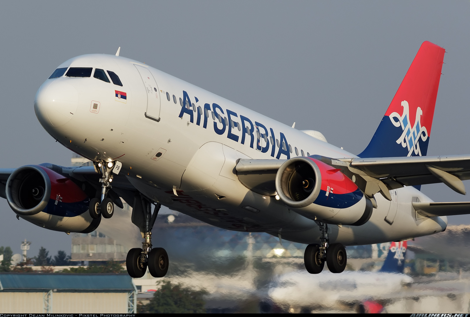 Airserbia com купить билет. Авиакомпания Эйр Сербия. АИР Сербия самолеты. Самолет «Air Serbia» в Сербии. Авиакомпания Сербия Белград.