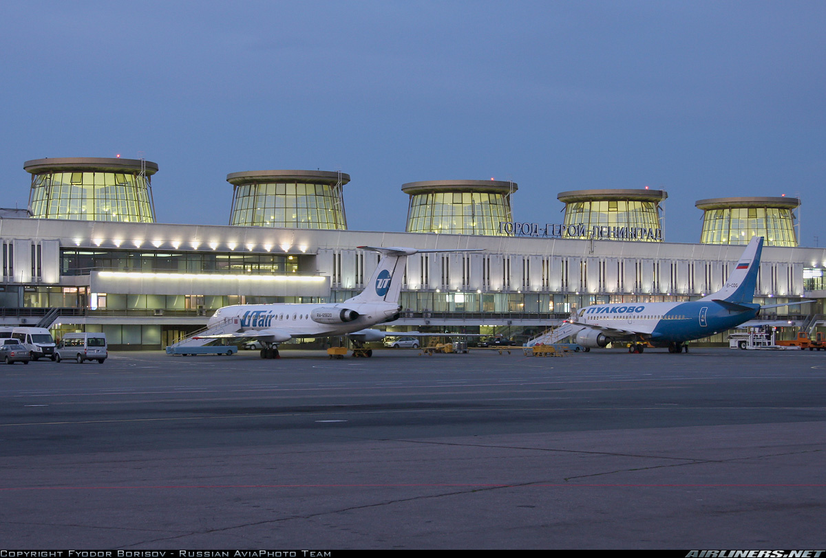 Led airport. Аэропорт Пулково Санкт-Петербург. Санкт Петербург аэродром Пулково 1. Аэропорт Пулково пять стаканов. Аэропорт Пулково терминал.