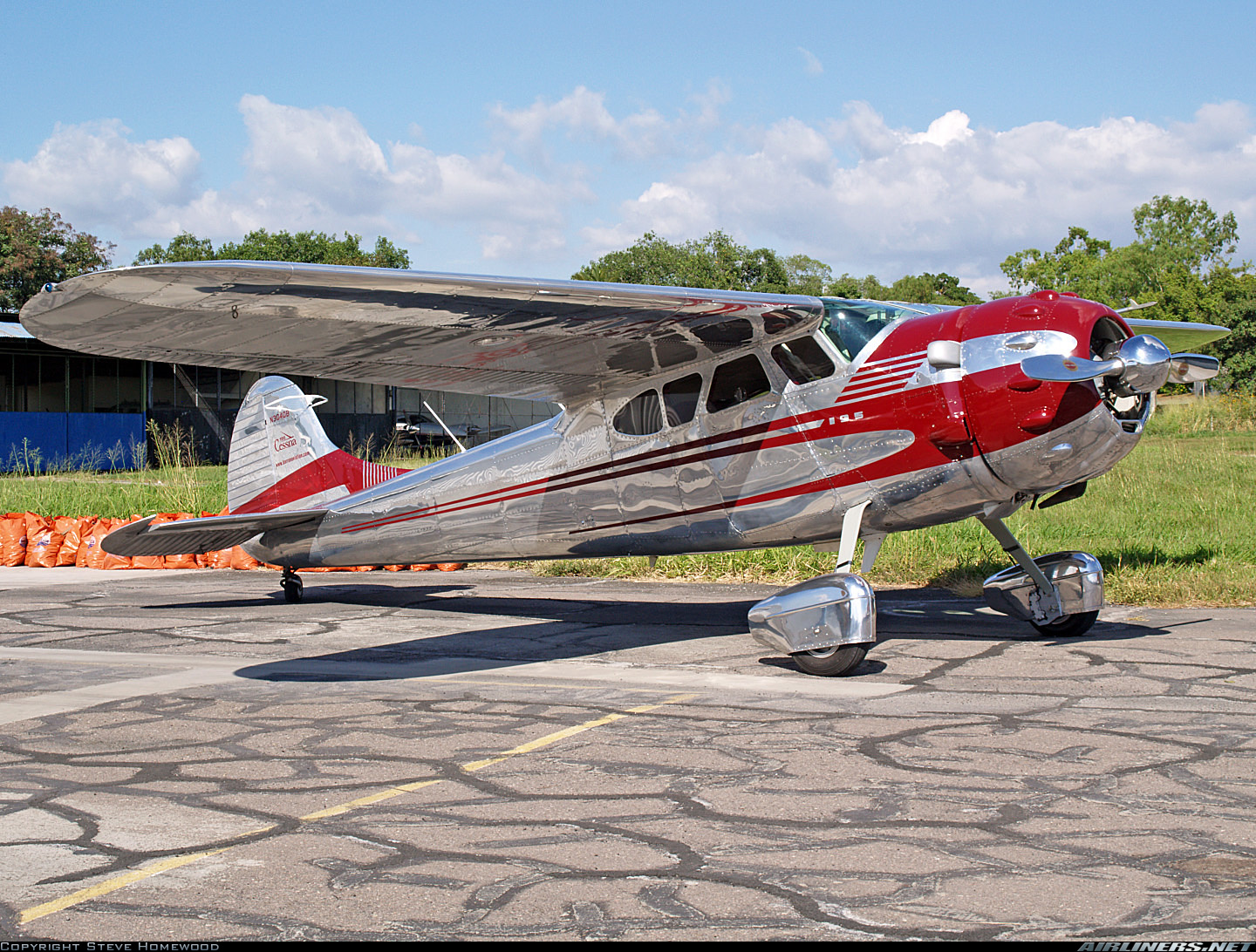 cessna-195-untitled-aviation-photo-1315782-airliners