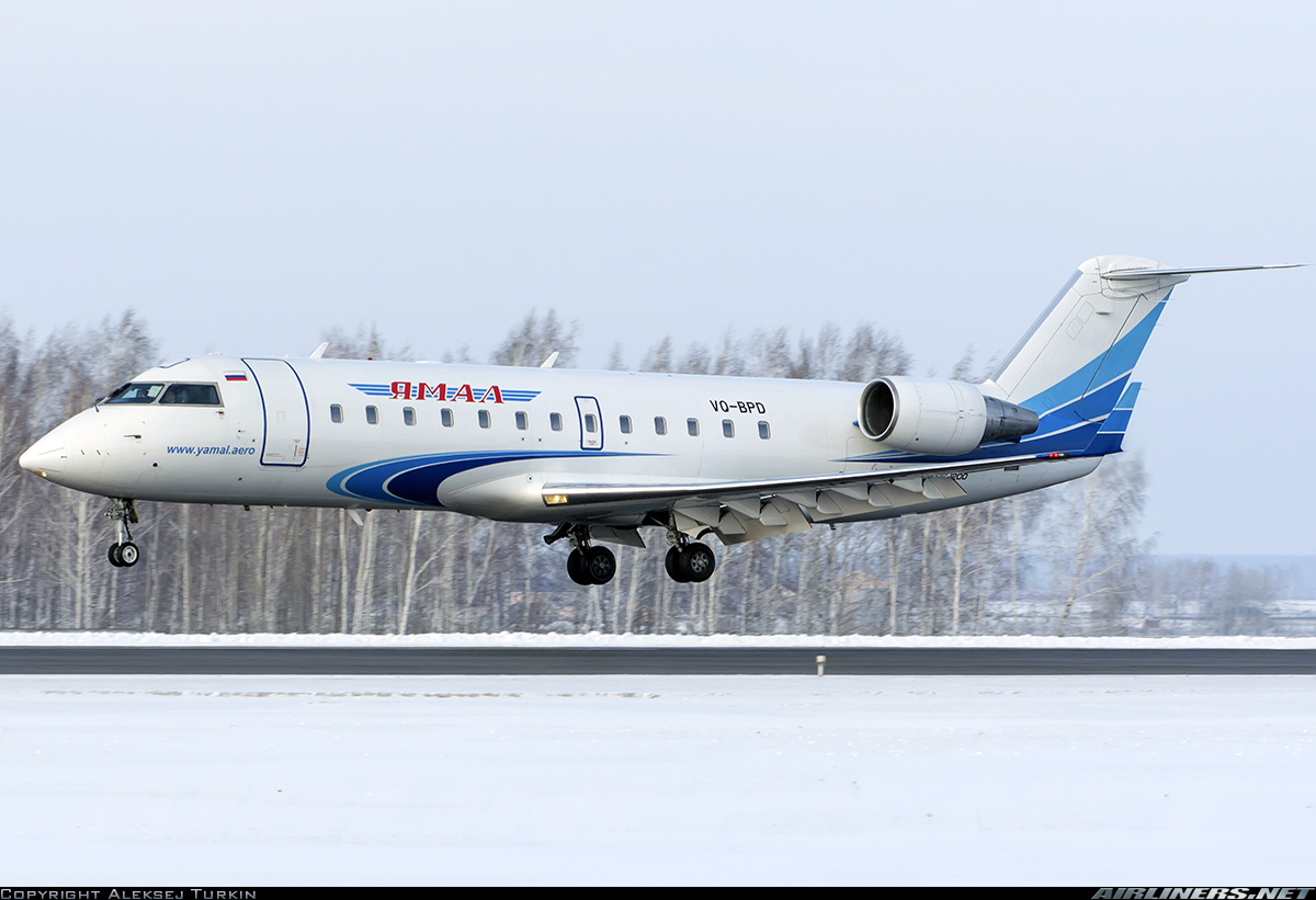 Билеты на самолет ямал салехард. Bombardier crj200 Ямал. CRJ-200lr Ямал. Boeing 737 Ямал. CRJ 200 самолет Ямал.