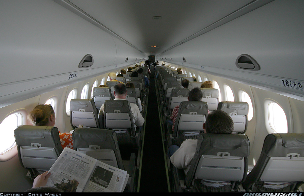8 400 в рублях. De Havilland DHC-8 400 Series. DHC 8 q400 самолет. Bombardier q400 салон. De Havilland DHC-8-400 салон.