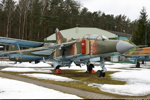 Sukhoi Su 7bmk Russia Air Force Aviation Photo 1448355 Airliners Net