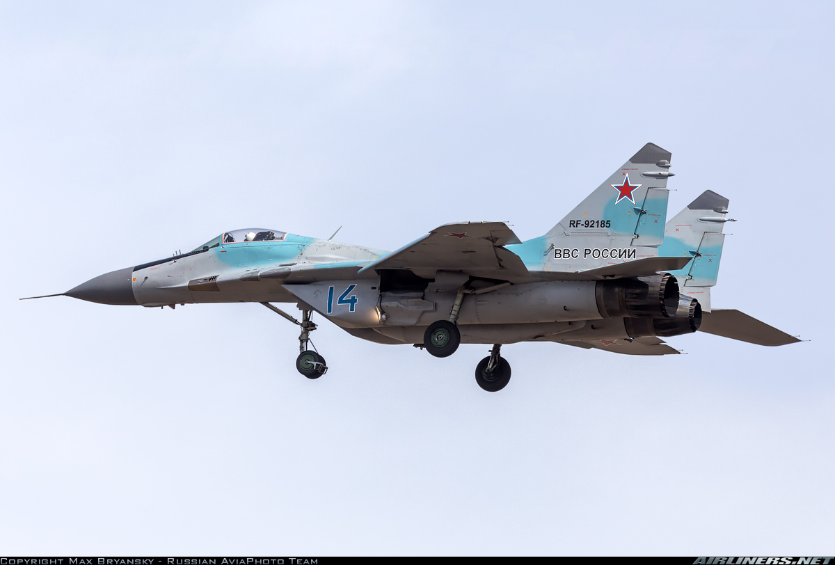 【大学生の特権】学生証で送料無料になる Mikoyan-Gurevich Force Air - Russia - (9-12) MiG-29 健康管理・計測計