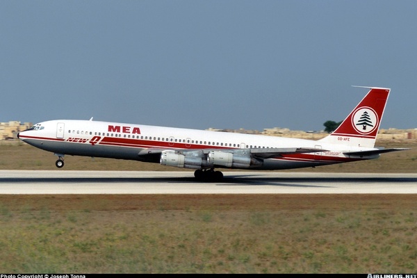 "Retro MEA" | Photo Album by LoLaurent | Airliners.net