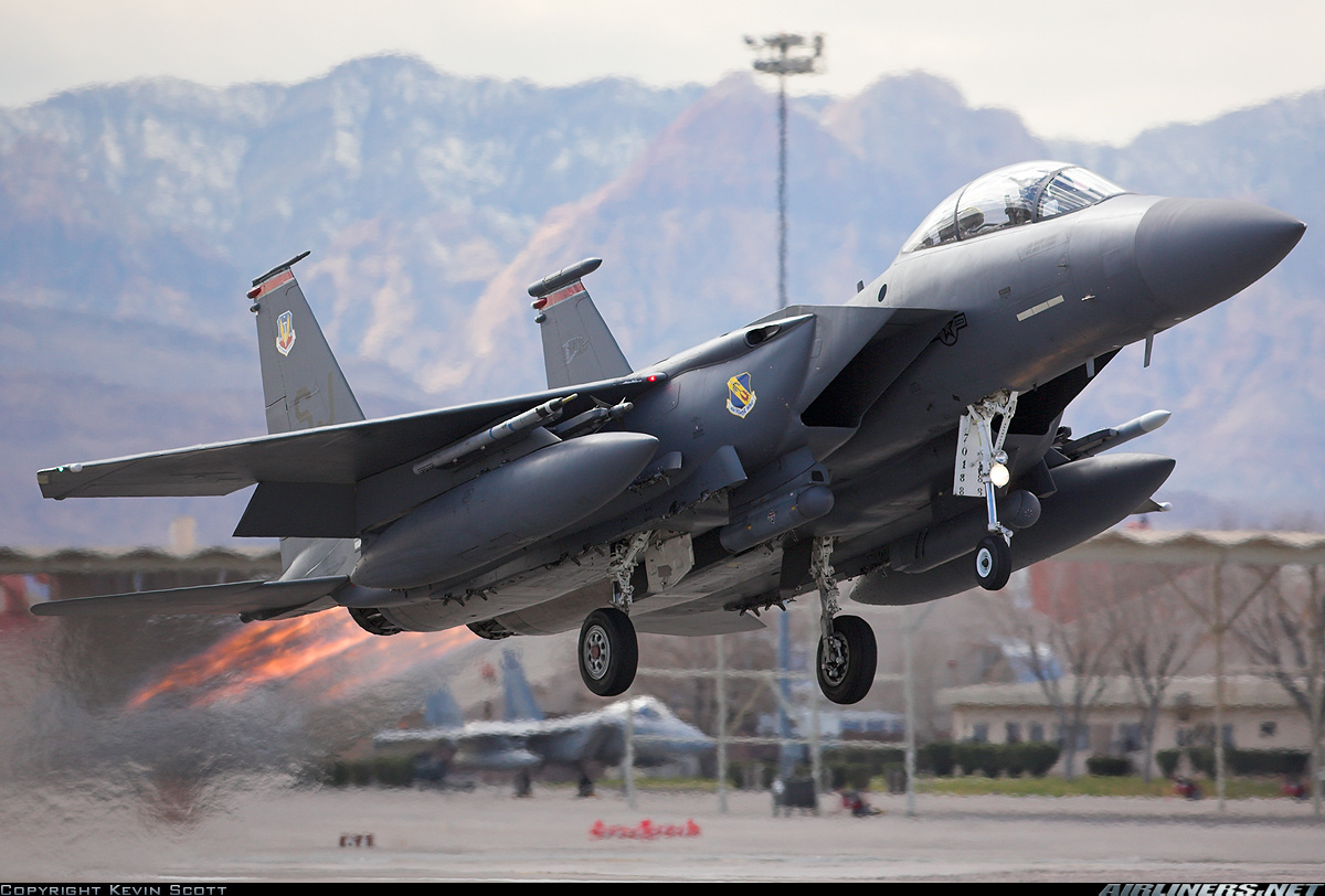 Ф 15 характеристики. MCDONNELL Douglas f-15e Strike Eagle. F-15e. F-15 Strike Eagle. Самолёт ф-15е.