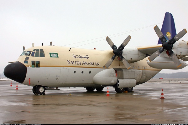 L-382 B130SV01 1/200 SAUDI ARABIAN ROYAL FLIGHT C-130H HERCULES HZ116 W/STAND 