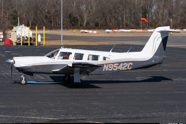 File:Piper PA-32R-300 Cherokee Lance SE-GRZ.jpg - Wikimedia Commons