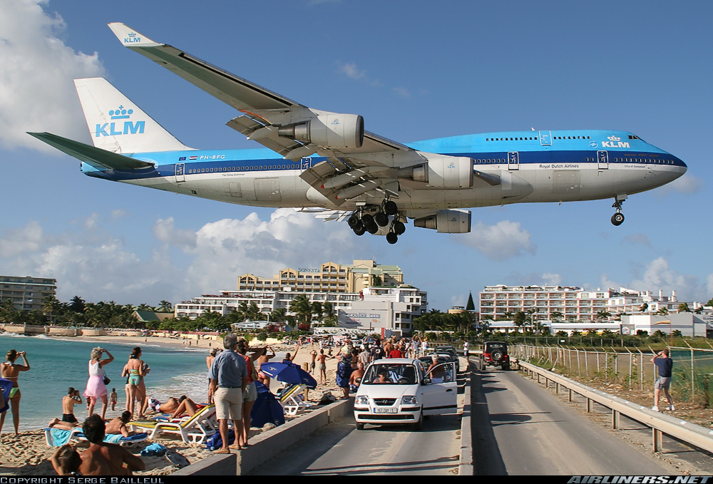 Сочи летят ли самолеты. Аэропорт принцессы Джулианы, Голландия. Боинг 747 в Сочи. Тель Авив с самолета.