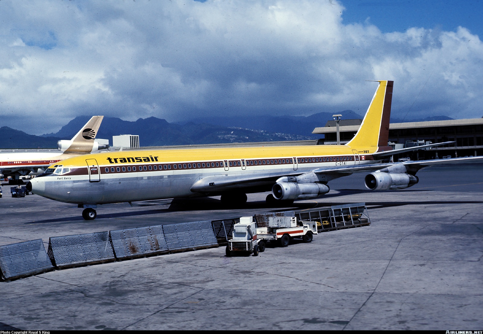 boeing-707-351c-transair-aviation-photo-0249646-airliners