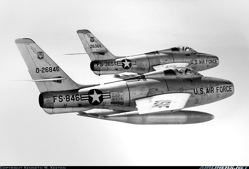 AIR FORCE THUNDERJET F-84 AIRCRAFT LAPEL PIN BADGE 1.25 INCHES