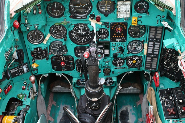 mig 25 foxbat cockpit