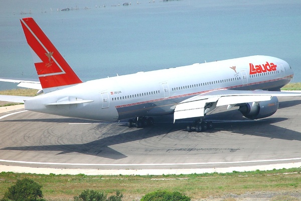 777 1024px-Air_China,_B-2045,