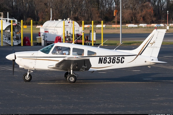 File:Piper PA-32R-300 Cherokee Lance SE-GRZ.jpg - Wikimedia Commons