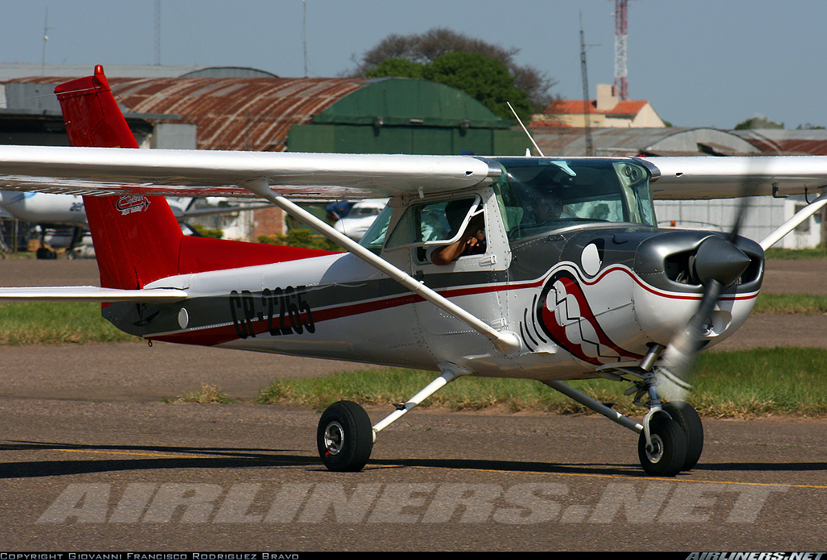 cessna-152-skyteam-flight-training-aviation-photo-1845467