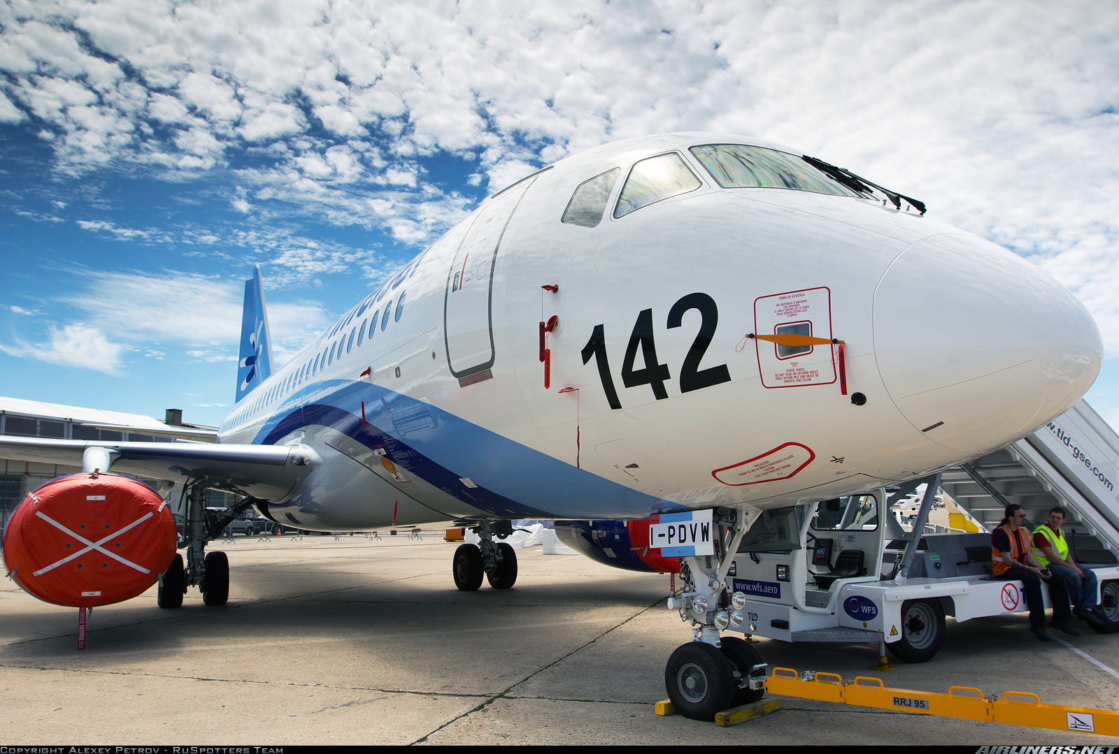 Авиация санкт. RRJ-95b-100 самолет. Sukhoi Superjet RRJ-95. Сухой Суперджет RRJ-95. Воздушное судно RRJ-95b.