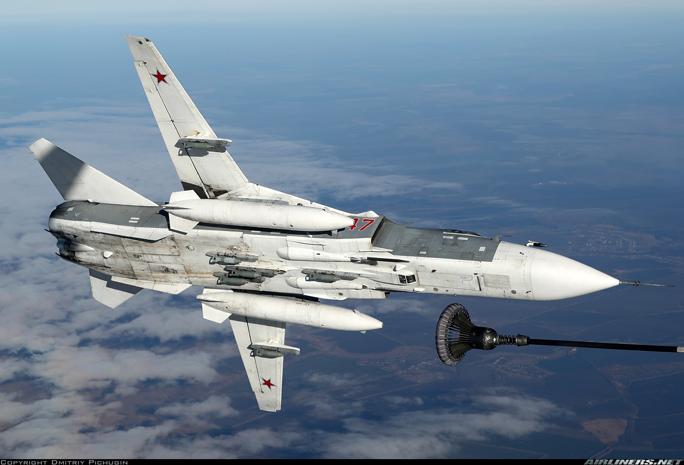 Каб сухой. Су-24 ВВС России. Су-24 Штурмовик. Су24 самолет. Истребитель Су 24 м.