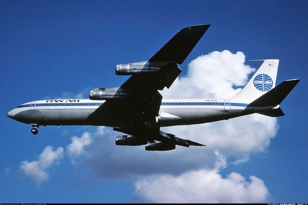 【レビューで送料無料】 Boeing 707 洋書