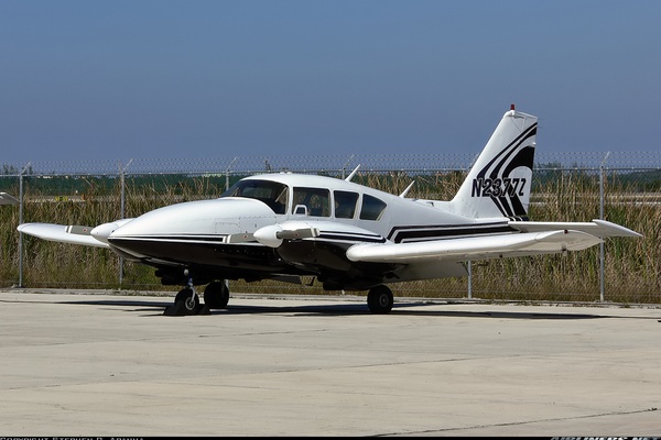 Piper PA-23-... Aztec - Untitled | Aviation Photo #1020416 | Airliners.net