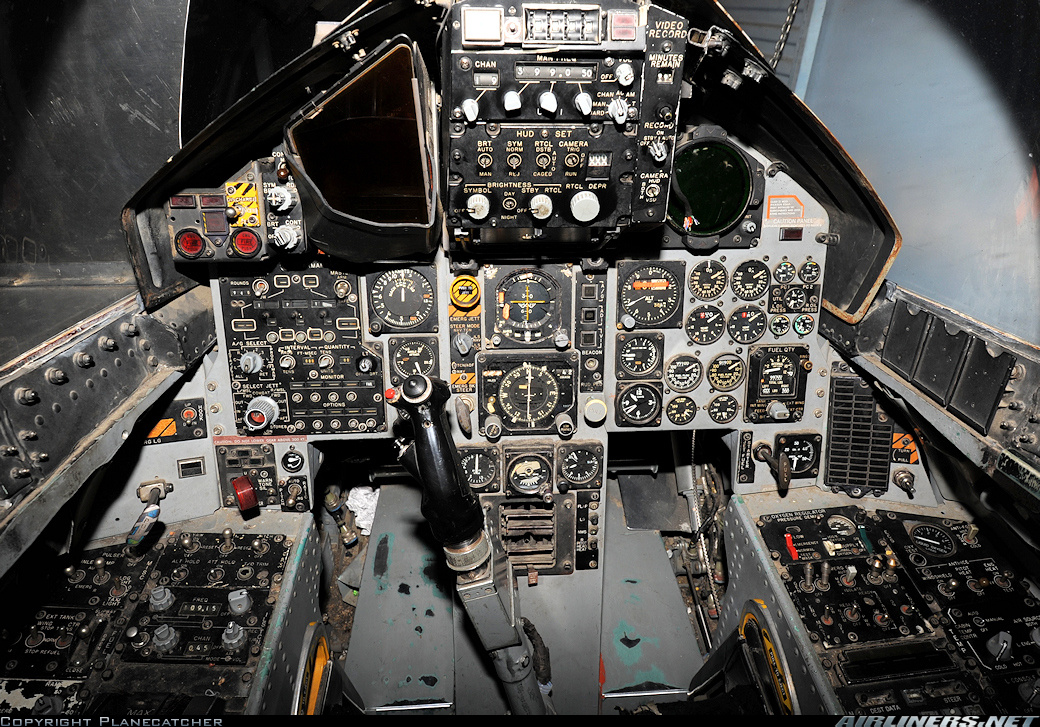 F 15a Cockpit