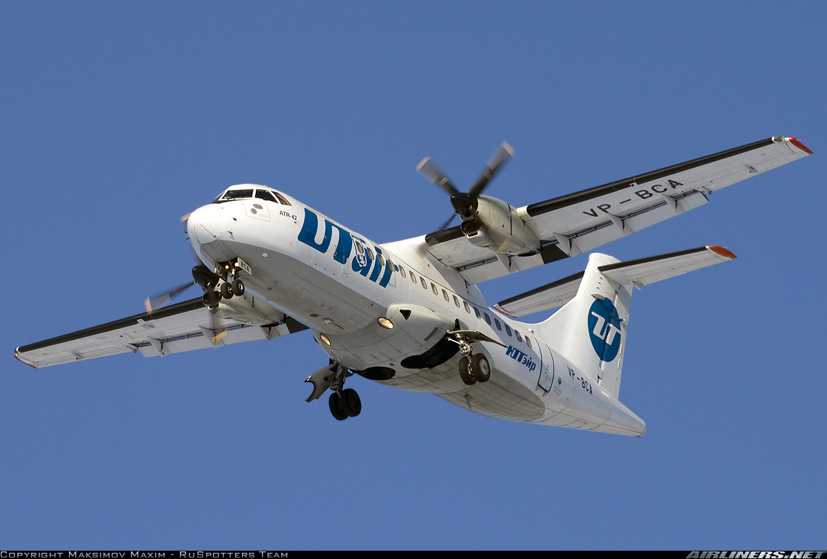 Самолет кз. Atr42 ан24. ATR 42. АТР-42 самолет. Пассажирские самолеты ATR 42.